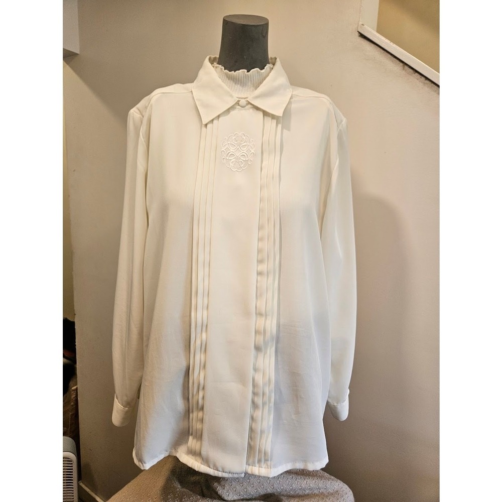 Yves St. Clair Pintuck Blouse Womens 14 Ivory w/ Embroidered Medallion *VINTAGE*
